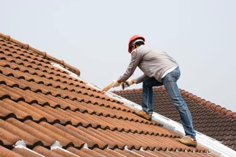 Common Mistakes Avoided by Huntsville Roof Contractors During Reroofing